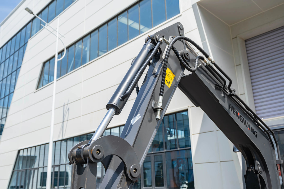2.5 Ton Diesel Mini Excavator with Hydraulic Controls