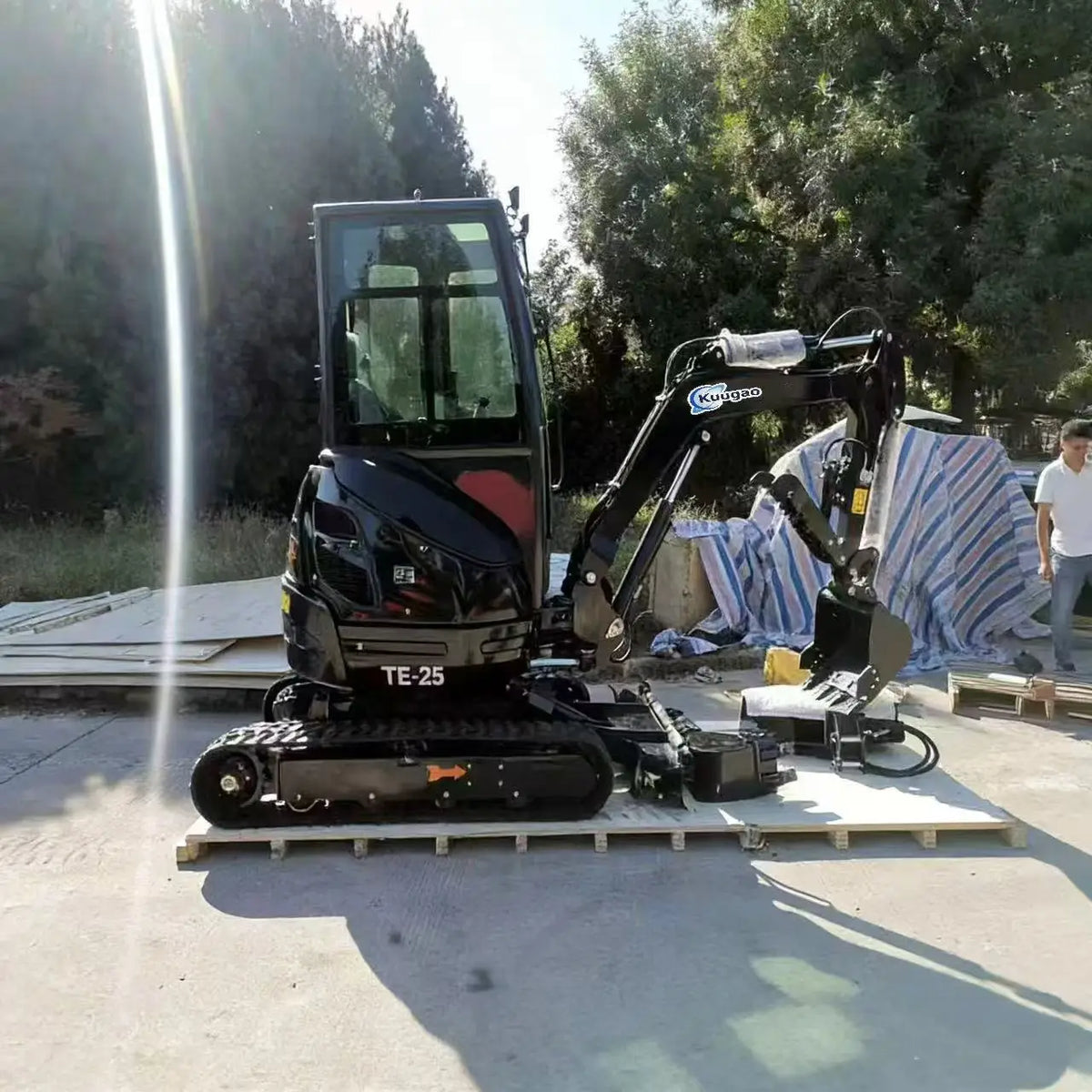 2.5 Ton Mini Excavator – Compact Crawler Digger