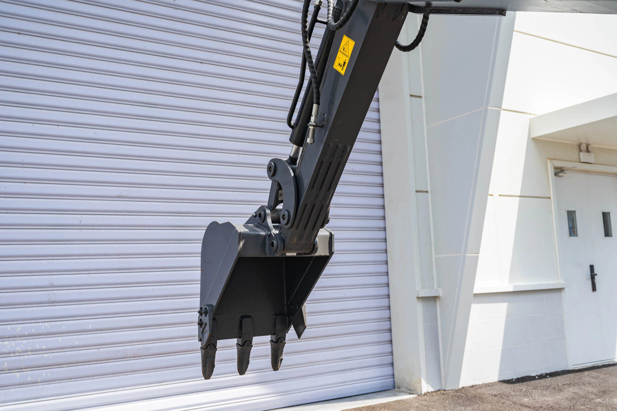 2.5 Ton Diesel Mini Excavator with Hydraulic Controls
