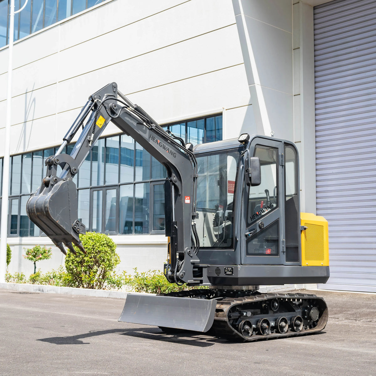 2.5 Ton Diesel Mini Excavator with Hydraulic Controls