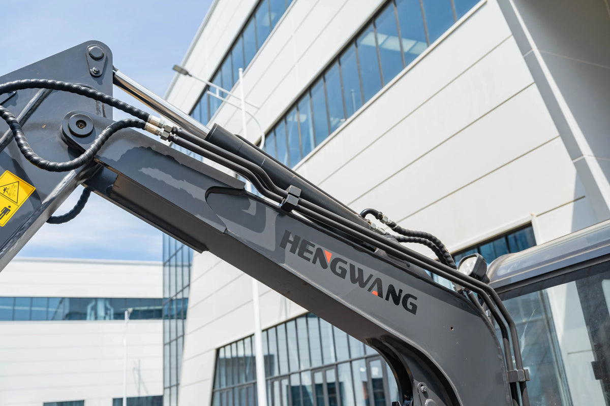 2.5 Ton Diesel Mini Excavator with Hydraulic Controls